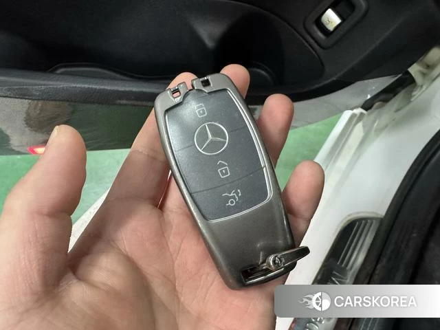 Mercedes-Benz Class C 2019 Белый из Китая, фото 2