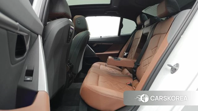 BMW i5 (G60) 2023 Белый из Кореи, фото 2