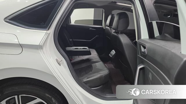 Volkswagen 7th Generation of Jetta 2023 Белый из Кореи, фото 2