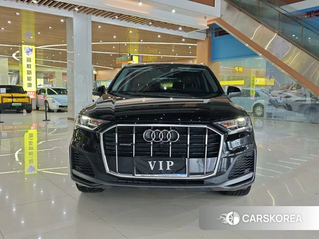 Audi Q7 2023 Черный из Китая, фото 2