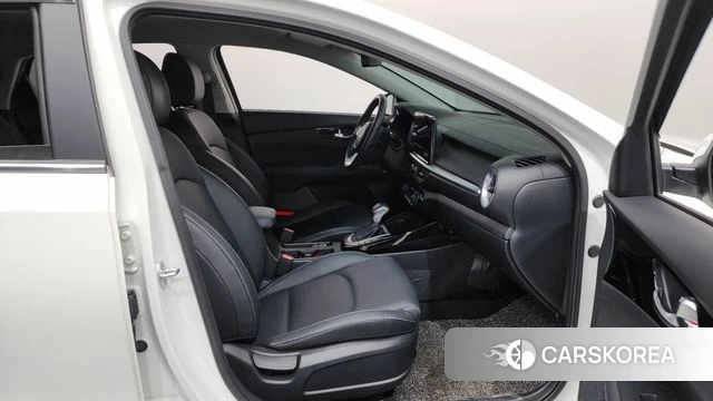 Kia The New K3 2nd generation 2021 Белый из Кореи, фото 2