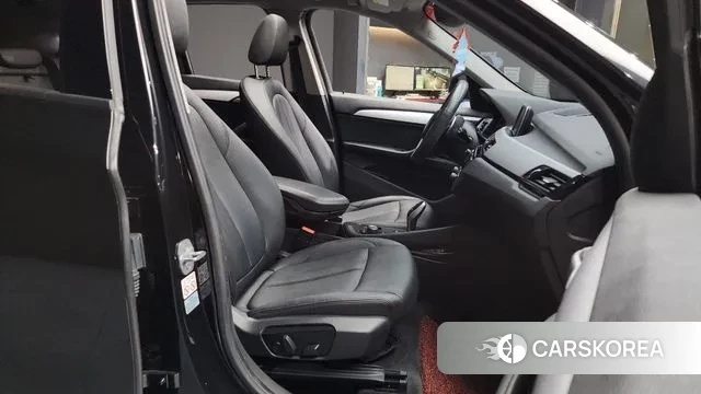 BMW X1 (F48) 2018 Черный из Кореи, фото 2