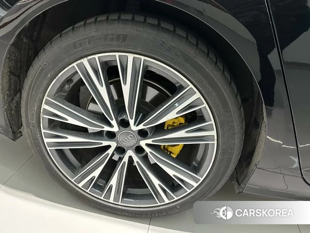 Audi A6L 2021 Черный из Китая, фото 2