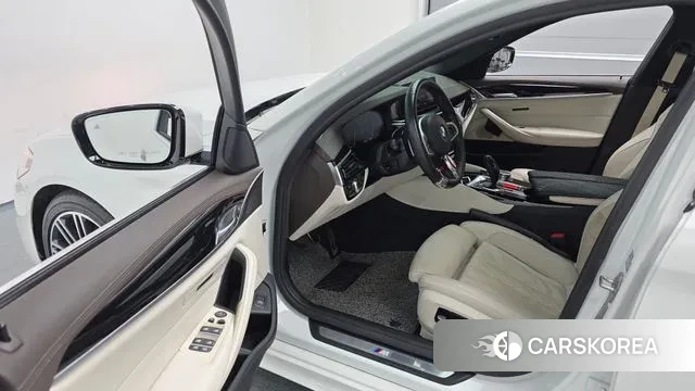 BMW 5 Series (G30) 2019 Белый из Кореи, фото 2