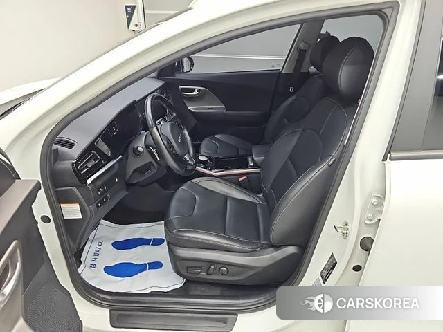 Kia Niro Plus 2022 Белый из Кореи, фото 2