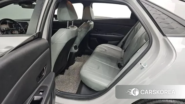 Hyundai The New Avante (CN7) 2024 Серебристо-серый из Кореи, фото 2