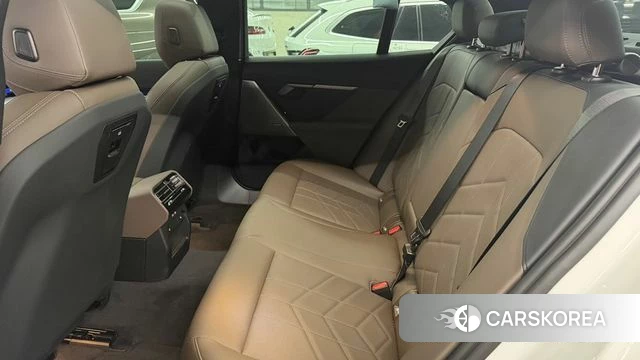 BMW 5 Series (G60) 2025 Белый из Кореи, фото 2
