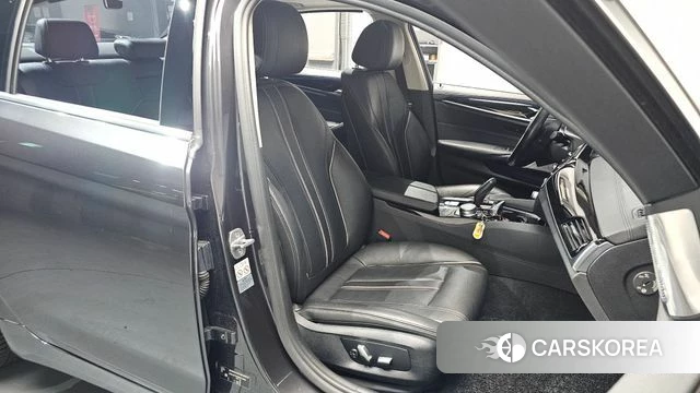 BMW 5 Series (G30) 2019 Серый из Кореи, фото 2