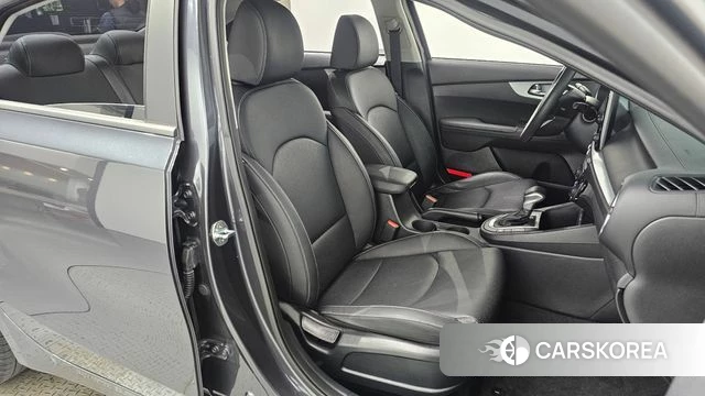 Kia The New K3 2nd generation 2021 Серый из Кореи, фото 2