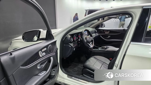 Mercedes-Benz E-Class W213 2019 Белый из Кореи, фото 2