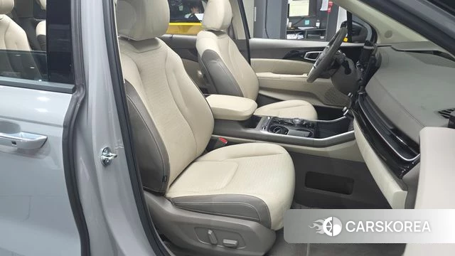 Kia The New Carnival 4th Generation 2025 Серебристо-серый из Кореи, фото 2