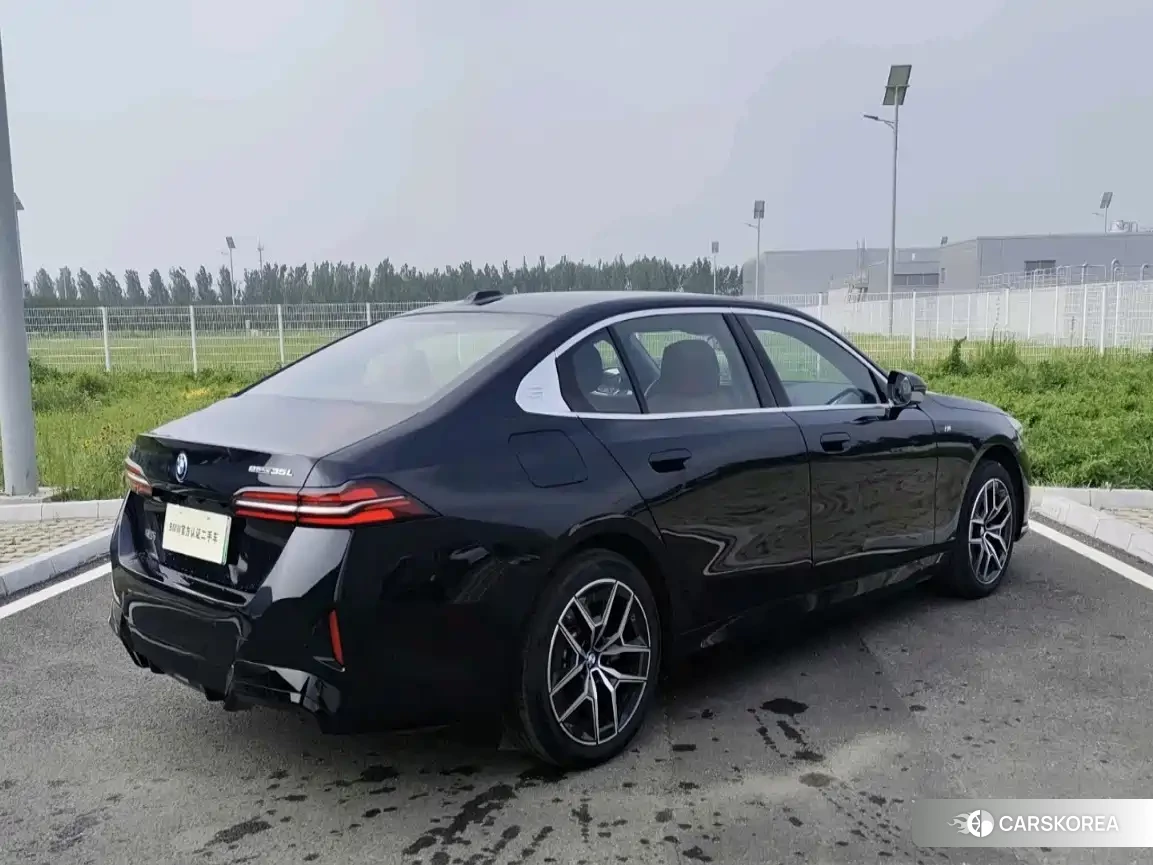 BMW i5 2025 Черный из Китая, фото 2