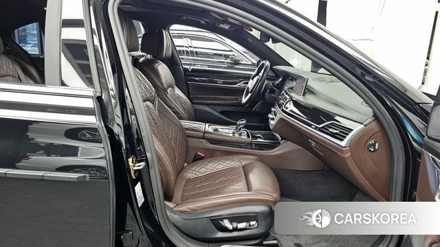 BMW 7 Series (G11) 2019 Черный из Кореи, фото 2