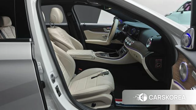 Mercedes-Benz E-Class W213 2022 Белый из Кореи, фото 2