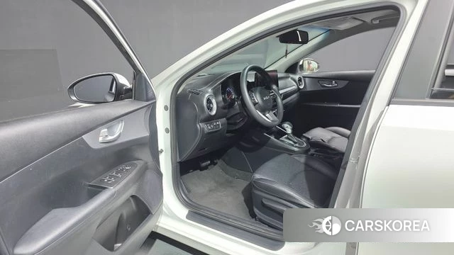 Kia The New K3 2nd generation 2022 Белый из Кореи, фото 2