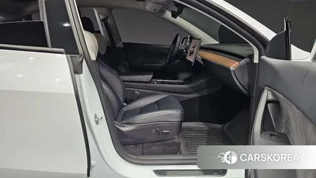 Tesla Model Y 2022 Белый из Кореи, фото 2