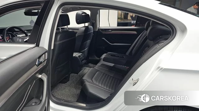 Volkswagen Passat GT (B8) 2022 Белый из Кореи, фото 2
