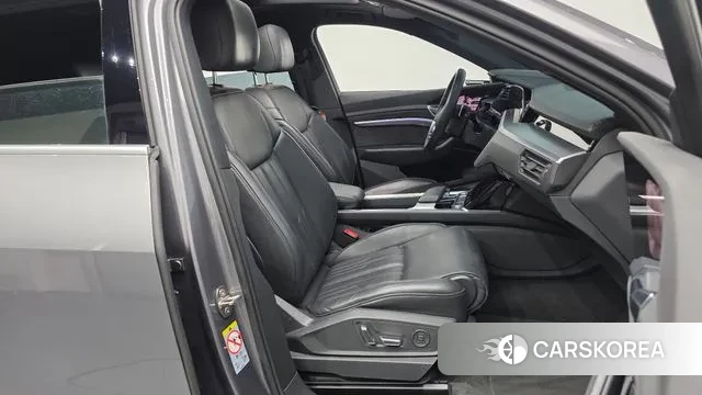 Audi e-Tron 2020 Серебристо-серый из Кореи, фото 2