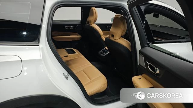 Volvo V60 Cross-Country 2nd Generation 2020 Белый из Кореи, фото 2