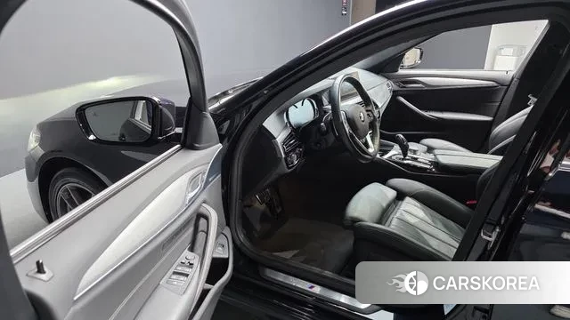 BMW 5 Series (G30) 2018 Черный из Кореи, фото 2