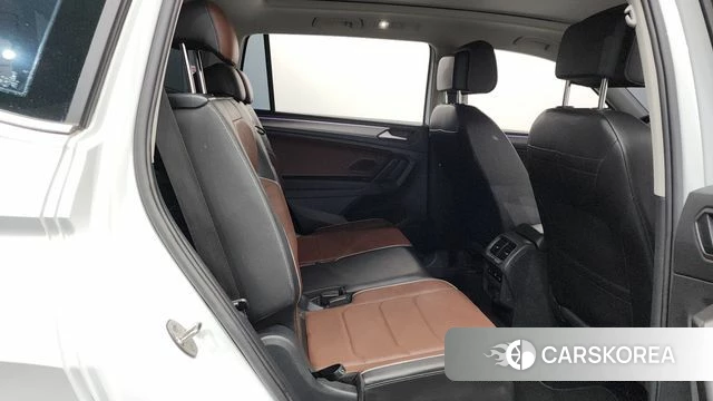 Volkswagen Tiguan Allspace 2022 Белый из Кореи, фото 2