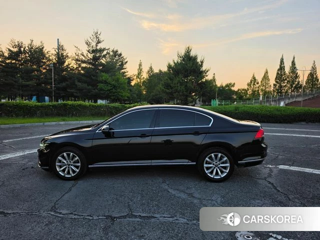 Volkswagen Passat GT (B8) 2021 Черный из Кореи, фото 2
