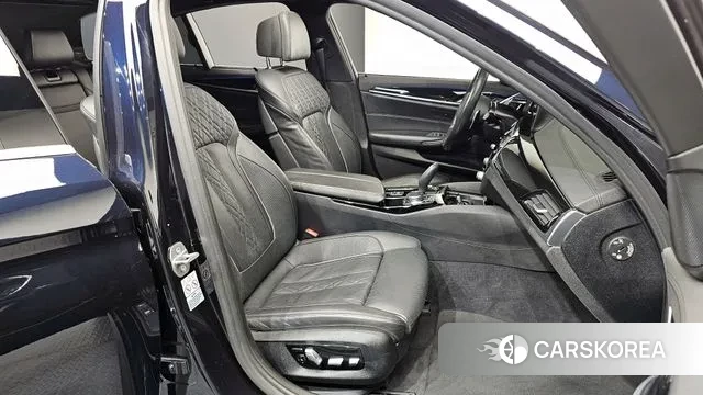 BMW 5 Series (G30) 2018 Черный из Кореи, фото 2