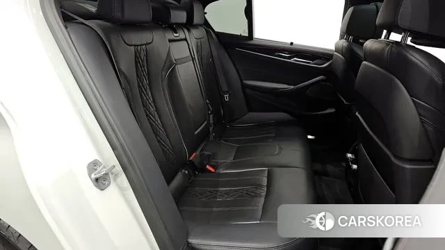 BMW 5 Series (G30) 2022 Белый из Кореи, фото 2