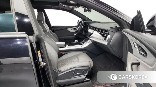 Audi Q8 (4M) 2021 Черный из Кореи, фото 2