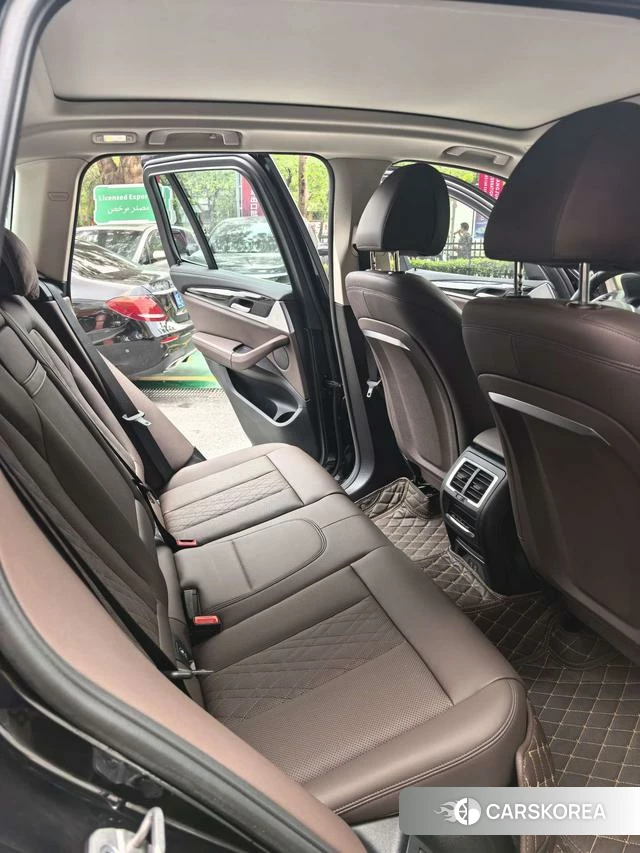 BMW X3 2021 Черный из Китая, фото 2