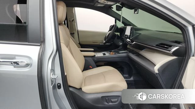 Toyota Sienna 4th Generation 2022 Серебряный из Кореи, фото 2