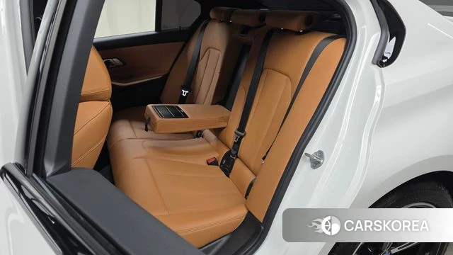 BMW 3 Series (G20) 2025 Белый из Кореи, фото 2