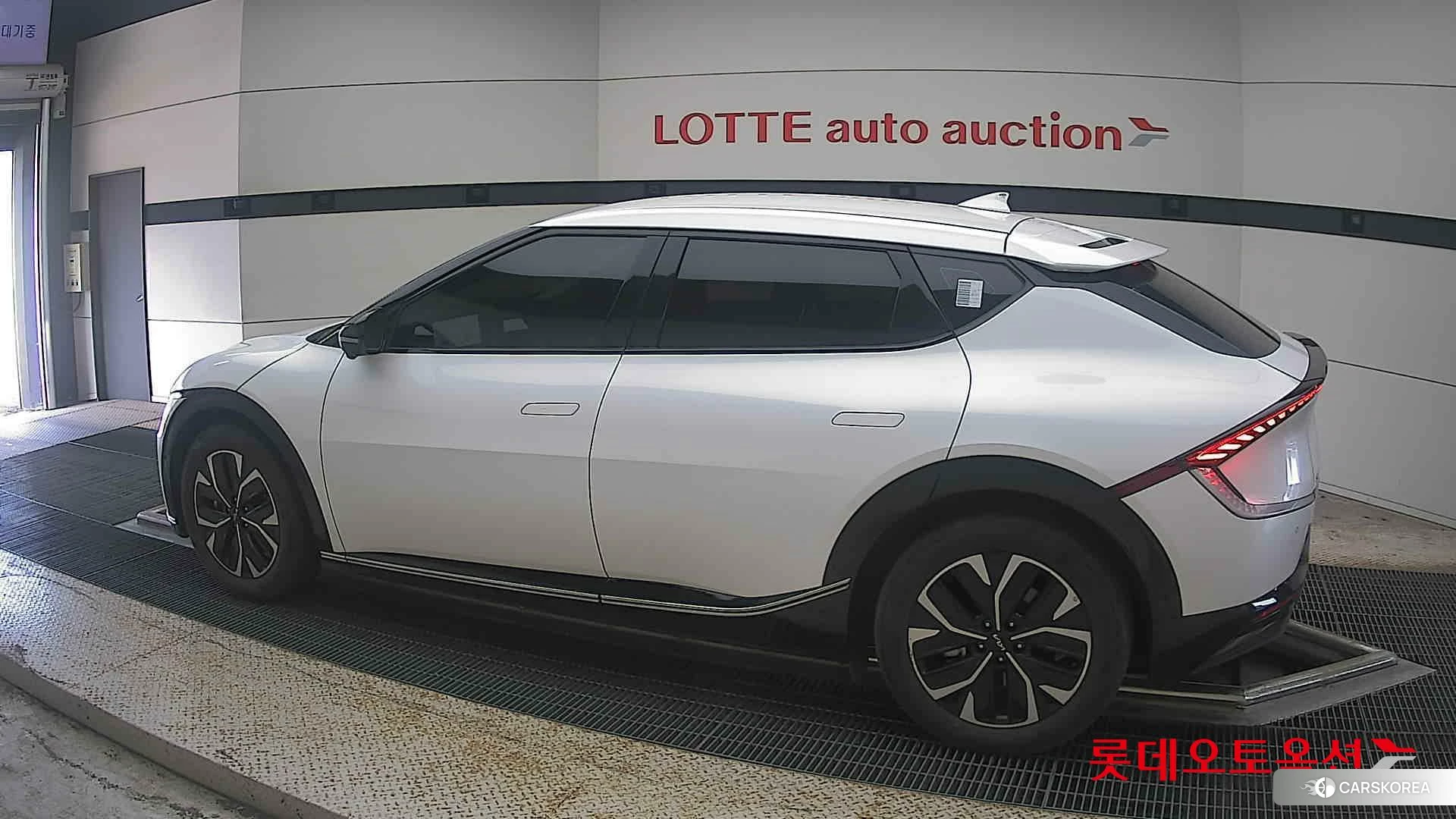Kia EV6 2022 Snow White Pearl из Кореи, фото 2