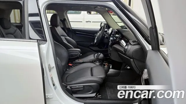 Mini Cooper 2023 Белый из Кореи, фото 2