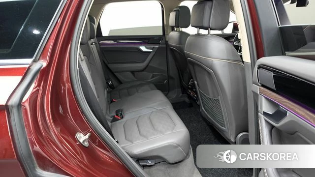 Volkswagen Touareg 3rd generation 2023 Коричневый из Кореи, фото 2