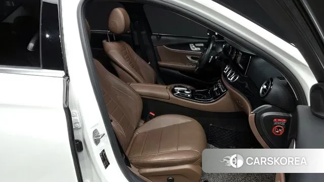 Mercedes-Benz E-Class W213 2018 Белый из Кореи, фото 2