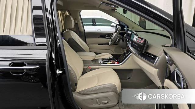 Kia Carnival 4th generation 2023 Черный из Кореи, фото 2