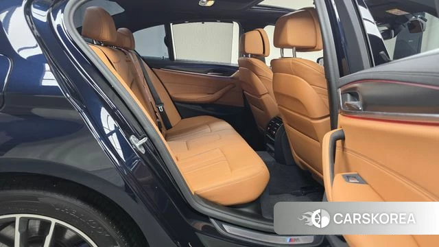 BMW 5 Series (G30) 2023 Черный из Кореи, фото 2