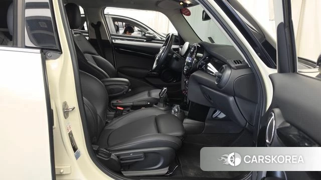 Mini Cooper 2021 Жемчужный цвет из Кореи, фото 2