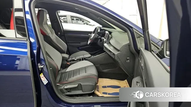 Volkswagen Golf 8th Generation 2024 Синий из Кореи, фото 2