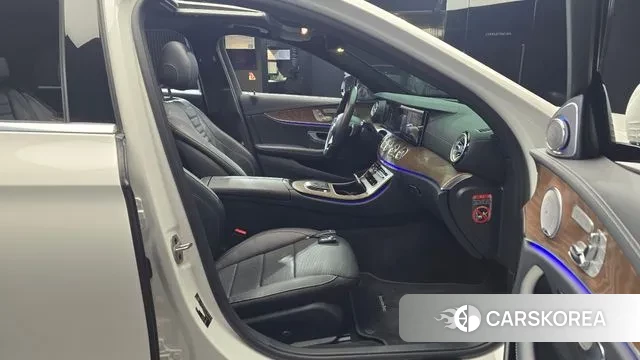 Mercedes-Benz E-Class W213 2020 Белый из Кореи, фото 2