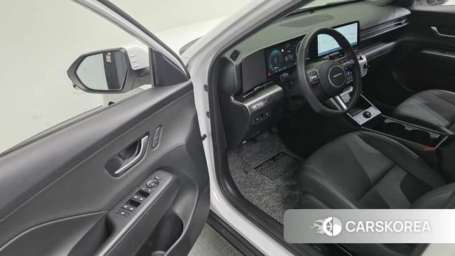 Hyundai Kona Hybrid (SX2) 2023 Белый из Кореи, фото 2