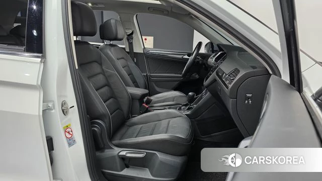 Volkswagen Tiguan Allspace 2020 Белый из Кореи, фото 2