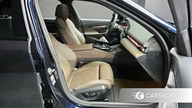 BMW 5 Series (G60) 2023 Синий из Кореи, фото 2