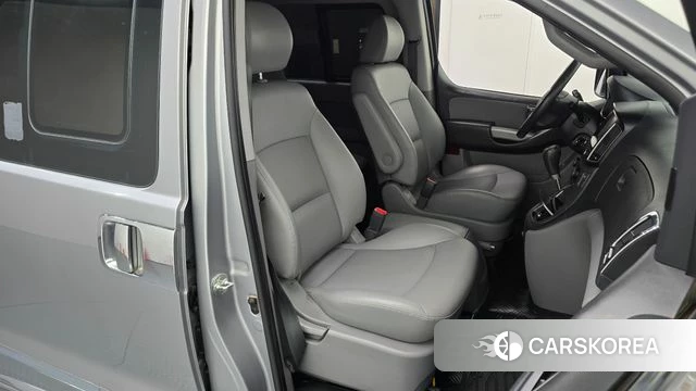 Hyundai The New Grand Starex 2018 Серебристо-серый из Кореи, фото 2
