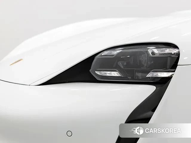 Porsche Taycan 2023 Белый из Кореи, фото 2