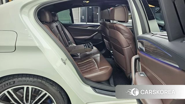 BMW 5 Series (G30) 2020 Белый из Кореи, фото 2
