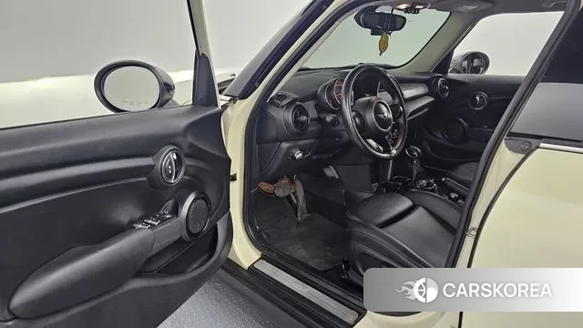 Mini Cooper 2018 Жемчужный цвет из Кореи, фото 2