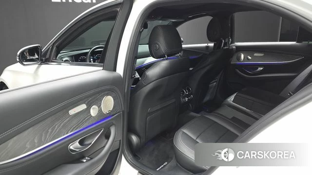 Mercedes-Benz E-Class W213 2022 Белый из Кореи, фото 2