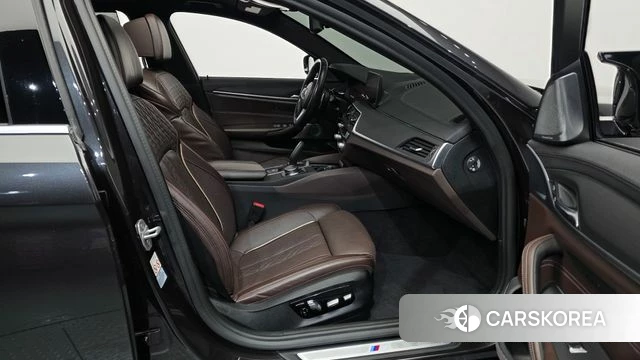 BMW 5 Series (G30) 2019 Серый из Кореи, фото 2